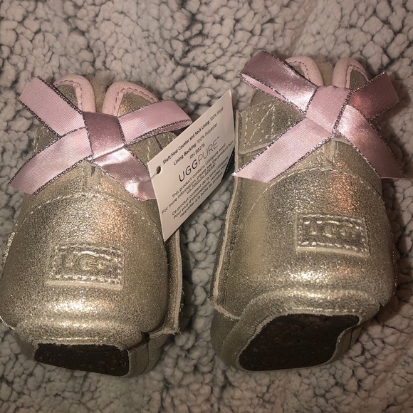 BNWB baby girl metallic uggs 12-18 MONTHS - Picture 3 of 8